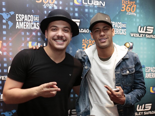Wesley Safadão e Neymar em bastidores de show em São Paulo (Foto: Rafael Cusato/ Brazil News)