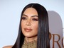 Curvas de Kim Kardashian chamam a atenção em première nos EUA