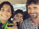 Camila Pitanga posa com a filha e o ex-marido e semelhança impressiona