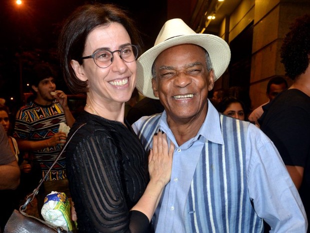 Fernanda Torres e Antônio Pitanga em pré-estreia de filme no Centro do Rio (Foto: Cristina Granato/ Divulgação)