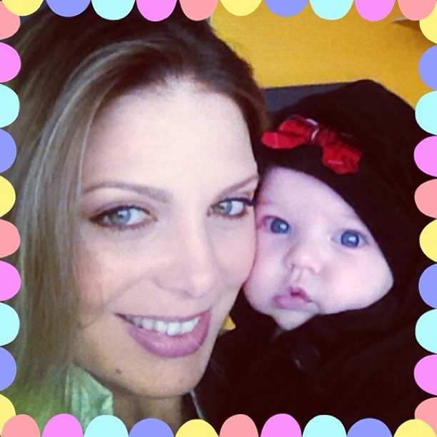 Sheila Mello posta foto com a filha, Brenda (Foto: Instagram / Reprodução)