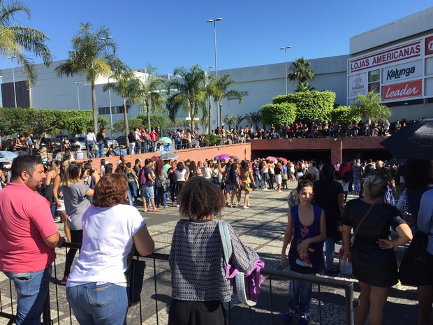 Fãs de Justin Bieber acampam para comprar ingresso de show (Foto: Lucinei Acosta/EGO)