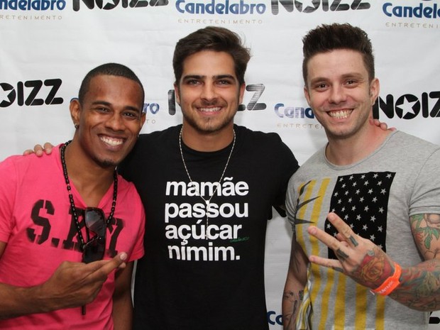 Bernardo Mesquita com amigos em casa de shows no Rio (Foto: Anderson Borde/ Ag. News)