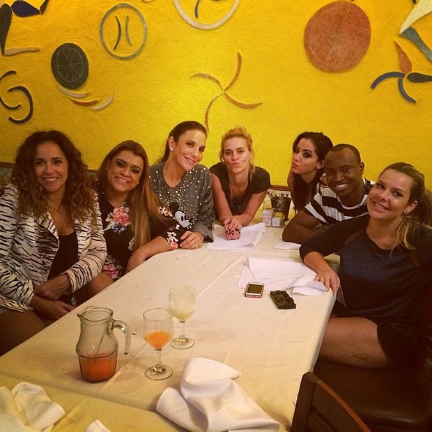 Artistas jantam no Rio (Foto: Reprodução/Instagram)