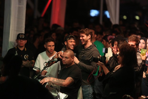 Show de Thiaguinho tem presença de Neymar (Foto: Marcos Samerson / We Love Photo)