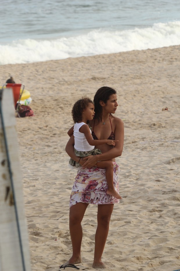 Paula Morais e a filha do Ronaldo, Maria Alice (Foto: J.Humberto \ AgNews)
