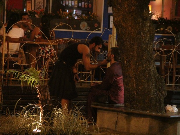 Marc Jacobs e o namorado, Harry Louis, na Zona Sul do Rio (Foto: Rodrigo dos Anjos/ Ag. News)