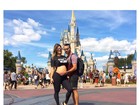 Kelly Key mostra barrigão de grávida durante viagem a Disney com marido