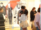 Nicole Bahls troca beijos com Marcelo Bimbi em evento