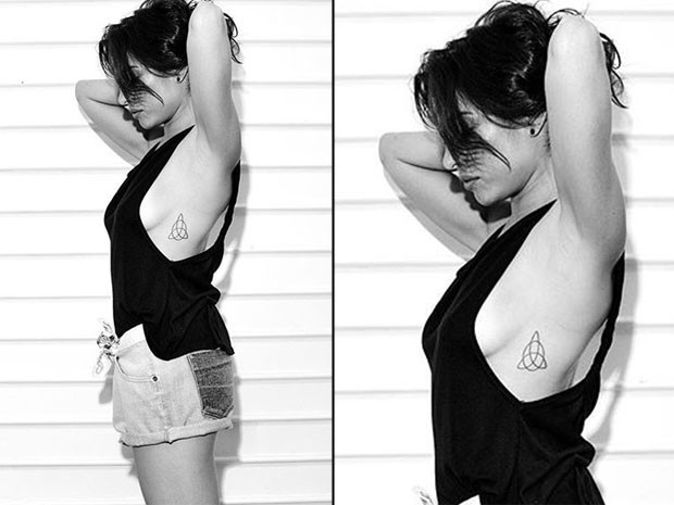 Giselle Itié posa sem sutiã e de camisa cavada (Foto: Instagram/ Reprodução)