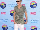 Justin Bieber e mais famosos vão a premiação teen em Hollywood