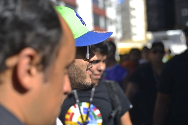 Gusttavo Lima chegando no trio (Foto: Dilson Silva e Andre Muzzel/ Ag. News)
