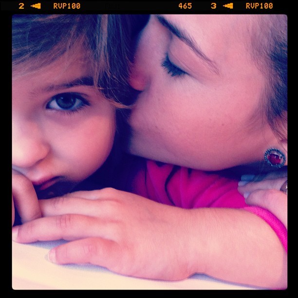 Luiza Valdetaro com a filha (Foto: Instagram / Reprodução)