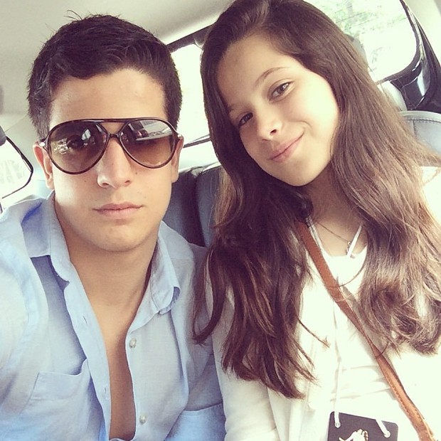 Enzo com a irmã (Foto: Reprodução/Instagram)