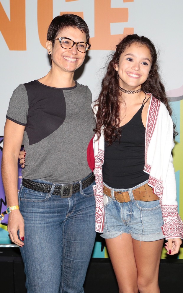 Sandra Annenberg e filha Elisa Paglia no Lollapalooza (Foto: Rafael Cusato / EGO)