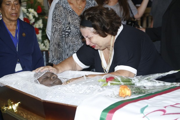 Nana Caymmi no velorio de Emilio Santiago (Foto: Roberto Filho/ AgNews)