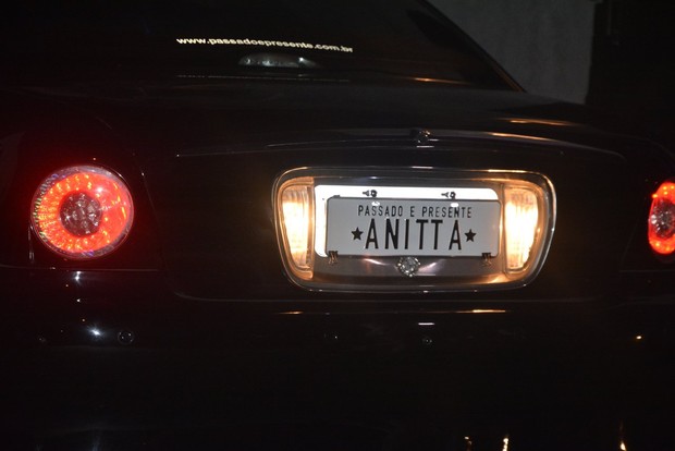Limousine de Anitta com placa personalizada (Foto: Caio Duran/Agnews)