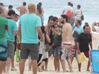 Ex-jogadores da seleção francesa e italiana curtem praia no Rio 