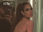Luciana Gimenez posta foto de topless antes de se arrumar para festa