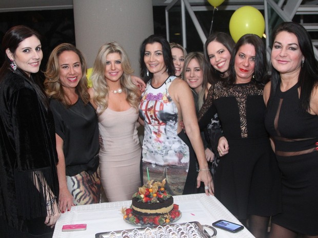 Ex-BBB Iris Stefanelli comemora seu aniversário com amigas em São Paulo (Foto: Thiago Duran/ Ag. News)