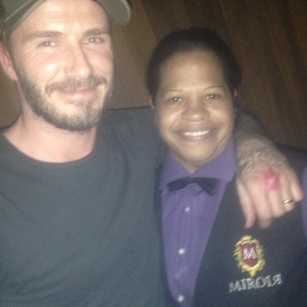 David Beckham e garçonete em boate (Foto: Instagram / Reprodução)