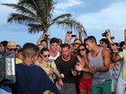 Ricky Martin dança o 'Passinho do volante' no Rio