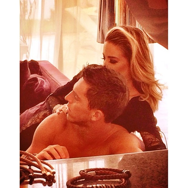 Danielle Winits posa com namorado (Foto: Reprodução/Instagram)