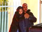 Selena Gomez e The Weeknd trocam beijos e curtem clima de romance 