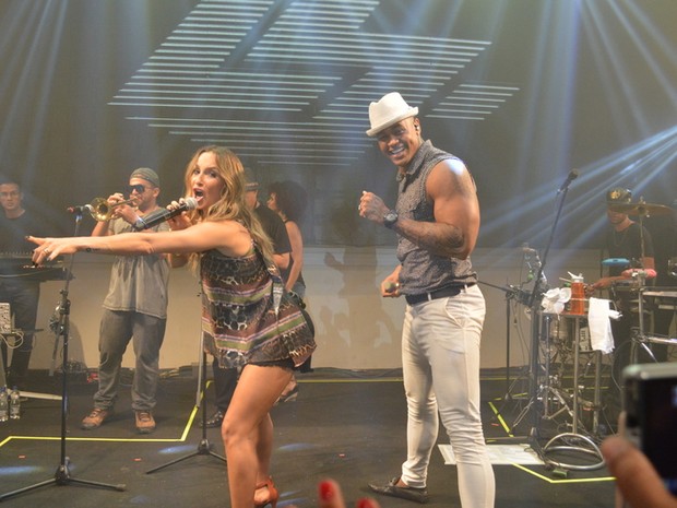 Claudia Leitte e Léo Santana em show em Salvador, na Bahia (Foto: Felipe Souto Maior/ Ag. News)