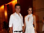 Rodrigo Faro e Vera Viel aparecem usando novas alianças em evento