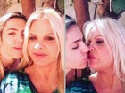 Monique Evans e Cacá Werneck se beijam para celebrar a Páscoa