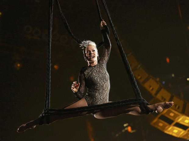 Pink se apresenta no Grammy, em Los Angeles, nos Estados Unidos (Foto: Mario Anzuoni/ Reuters)