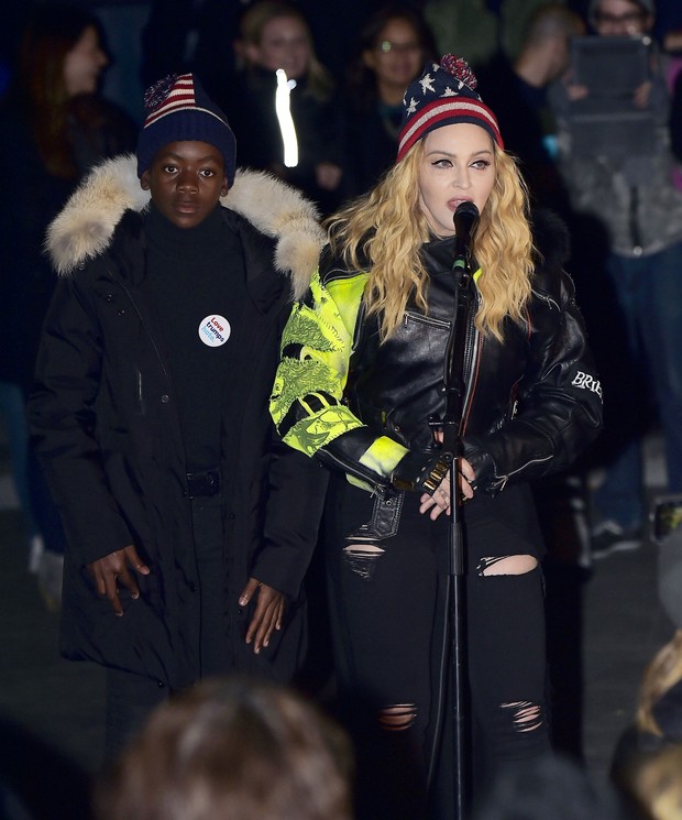 Madonna e o filho David faz show em Nova York, nos Estados Unidos (Foto: AKM-GSI/ Agência)