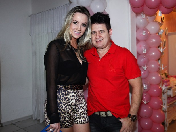 Marrone com a mulher, Natalia Portes, em festa em Goiânia (Foto: Manuela Scarpa/ Foto Rio News)