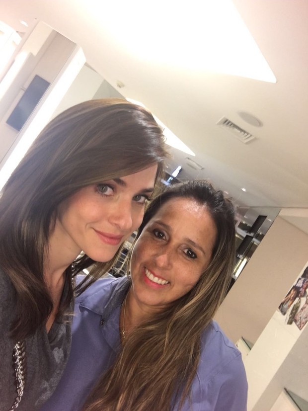 Monique Alfradique e a cabeleireira Rosângela Araújo, responsável por sua transformação (Foto: reprodução)
