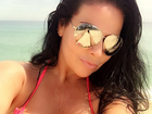 Solange Gomes impressiona em selfie com seios gigantes