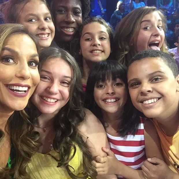 Ivete Sangalo com a criançada na final do The Voice Kids (Foto: Reprodução/Instagram)