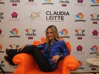 Claudia Leitte visita hotel com seu nome em Salvador
