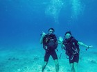 No Havaí, Amanda Richter mergulha com Max Fercondini