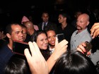 Após show, Alicia Keys atende fãs em São Paulo