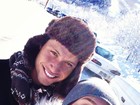 Carolina Portaluppi curte a neve com o namorado em Aspen
