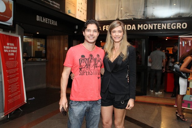 Erik Marmo e Larissa Bornier na estreia de "Ciranda" (Foto: Thyago Andrade / Foto Rio News)