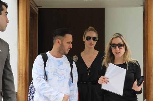 Candice Swanepoel saindo do hotel em São Paulo (Foto: Thiago Duran / AgNews)