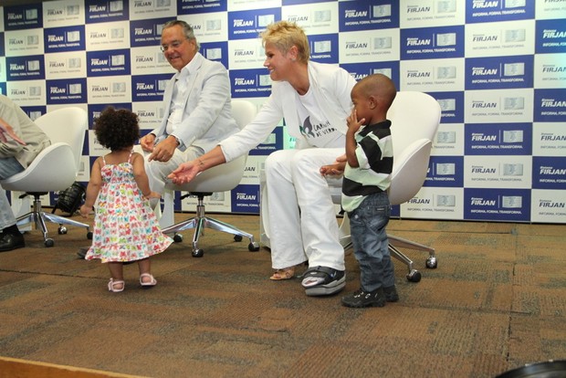 Xuxa em evento no Rio (Foto: Anderson Borde / AgNews)