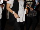 Grávida, Fergie mostra estilo em passeio por Los Angeles