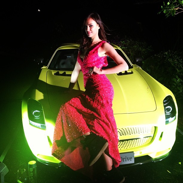 Irina Shayk posa em festa pós-AmFAR (Foto: Reprodução/Instagram)