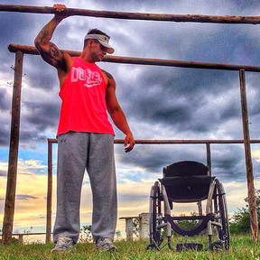 Fernando Fernandes na foto que chamou a atenção: em busca da cura da lesão medular (Foto: Reprodução/Instagram)