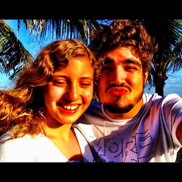 Caio Castro posta foto com fã (Foto: Instagram / Reprodução)