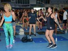 Dani Bolina e Erika Canela suam a camisa em treino em escola de samba