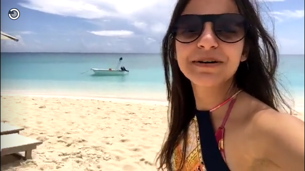 Pally Siqueira na praia privativa do resort em que está hospedada (Foto: Reprodução/Snapchat)
